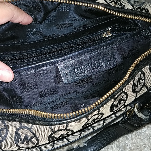 Michael Kors purse - Picture 4 of 6